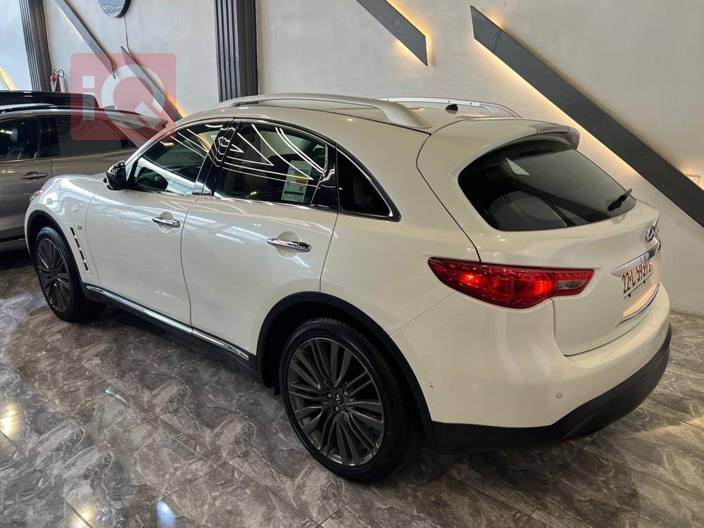 Infiniti Q70